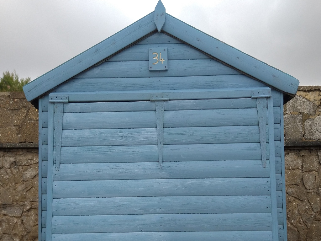 Blue beach hut 