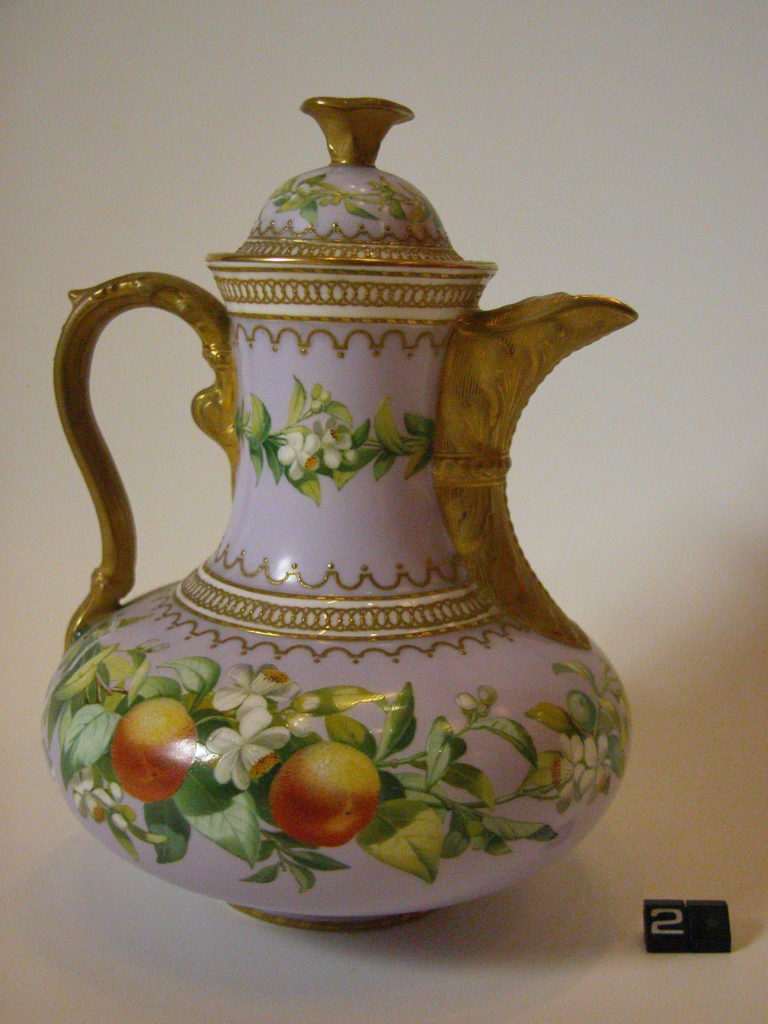 Tea pot with lid