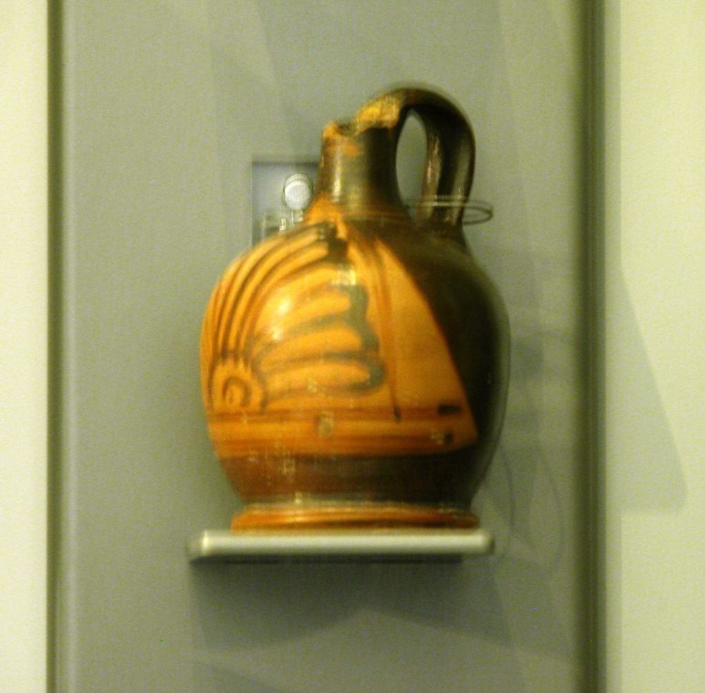 Globular vase with arabesque pattern