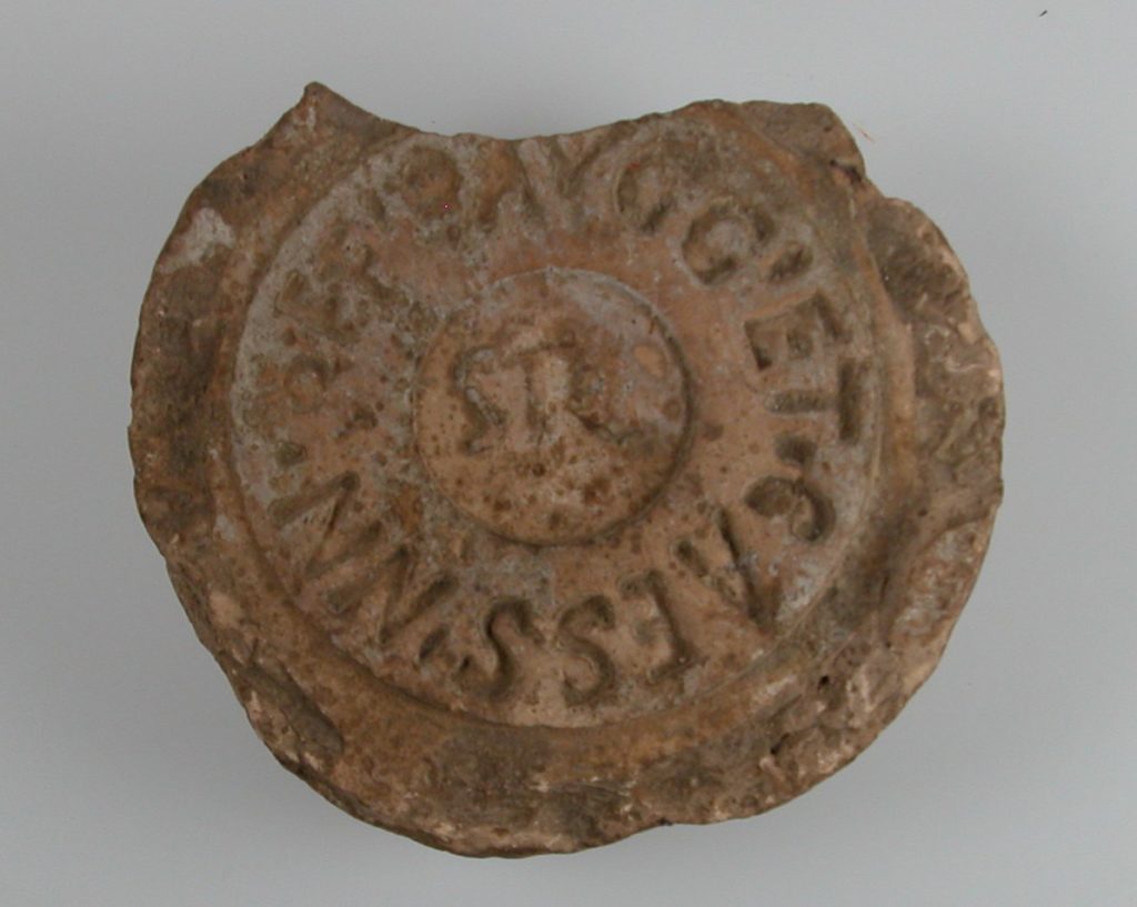 Round tablet with inscription Terracotta