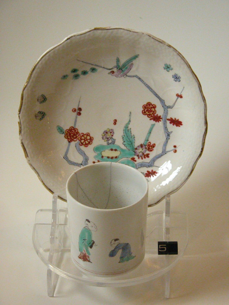 Cup and saucer in oriental style 18th century, Chantilly, France