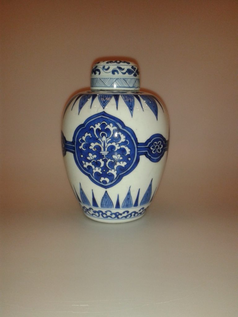 Blue and white covered jar China, K’ang Hsi period (1662-1722)