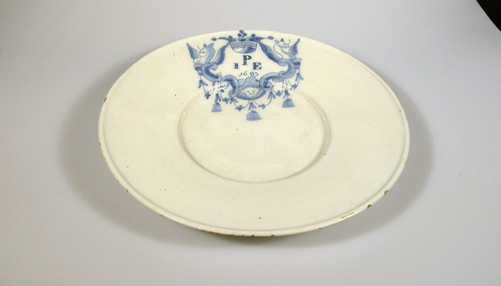 Marriage plate with initials ‘I P E’ 1687, Delft, Netherlands